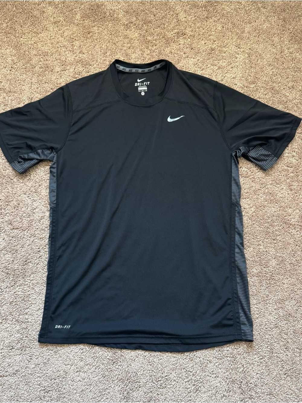 Nike Dri-FIT Men's XL Black with Gray Sides Crew Neck Moisture Wicking T-Shirt
